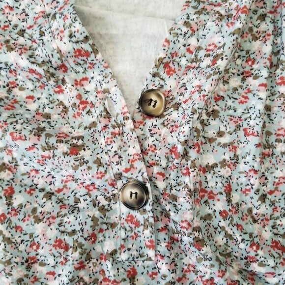 NWT! Soft Long Sleeve Pullover Top w/Floral Design /V-Neckline/ 2-Button Closure - Picture 9 of 13